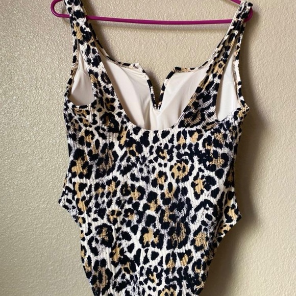 NWT Leopard Print One Piece Swim/Bodysuit - Size Large - Picture 3 of 6